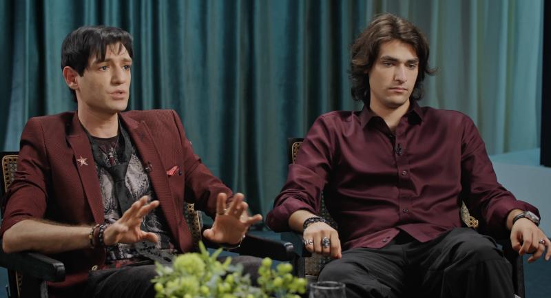 «Я бы тебе больше сказал, если б не камеры!» Олег и Александр Шепс устроили «разборки» в новом выпуске проекта «Экстрасенсы. Битва сильнейших»