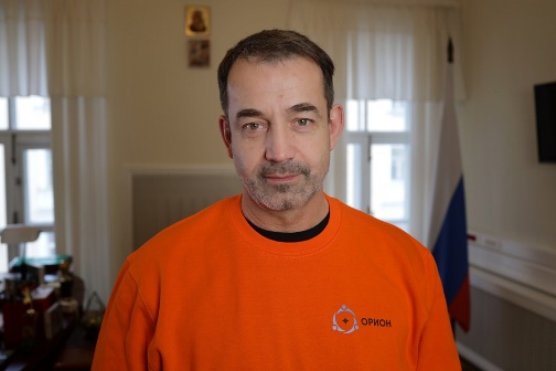 В составе Попечительского совета фонда гуманитарных инициатив «Орион» работает Дмитрий Певцов