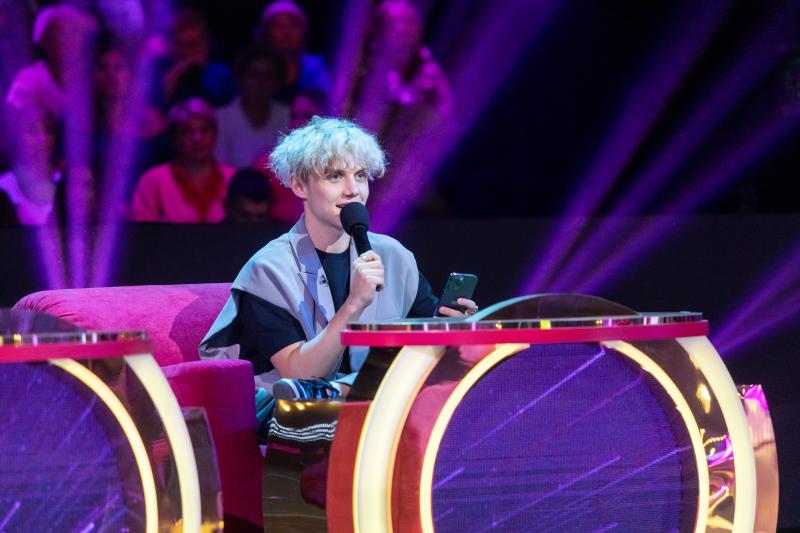 «Мой первый сольник прошел в электричке!» Ваня Дмитриенко сделал откровенное признание в шоу «Конфетка» на ТНТ