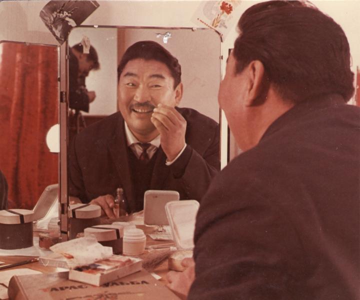 Бурятский театр оперы и балета готовит выставку о Лхасаране Линховоине