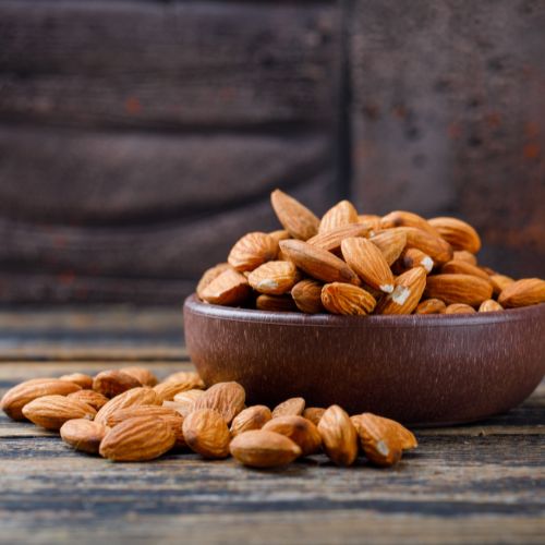 Не выбрасывайте миндальный жмых: доктор Кутушов рассказал как его применять