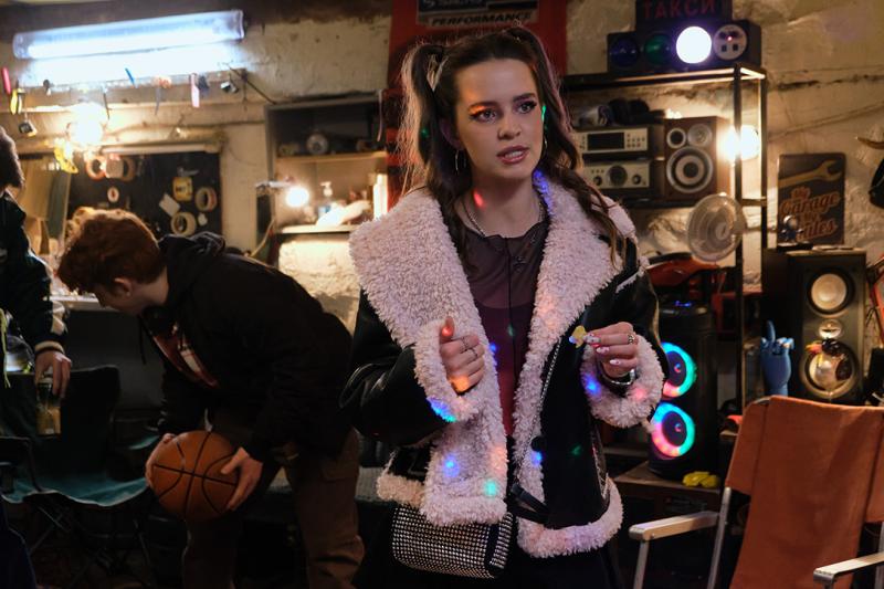 «Киностудия КИТ», PREMIER и RUTUBE завершили съёмки подросткового сериала «Первый раз» с Алексеем Онеженым и Полиной Гухман