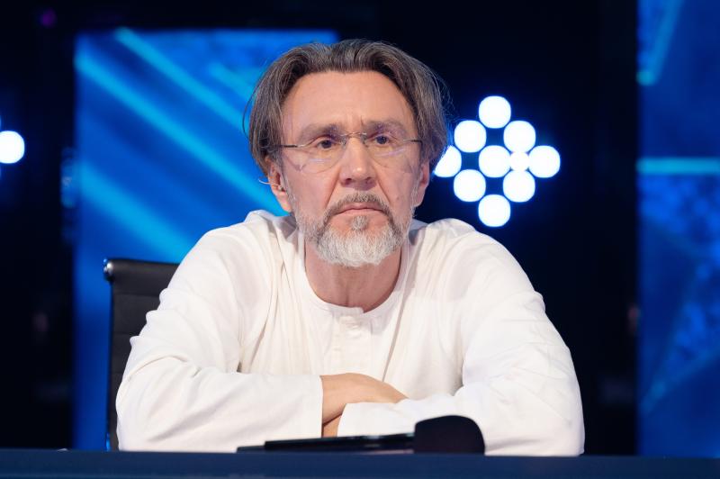 “Ребят, учтите, что ей негде жить!” Сергей Шнуров обратился к участникам “Новой Фабрики звезд” после объявления номинантов на уход