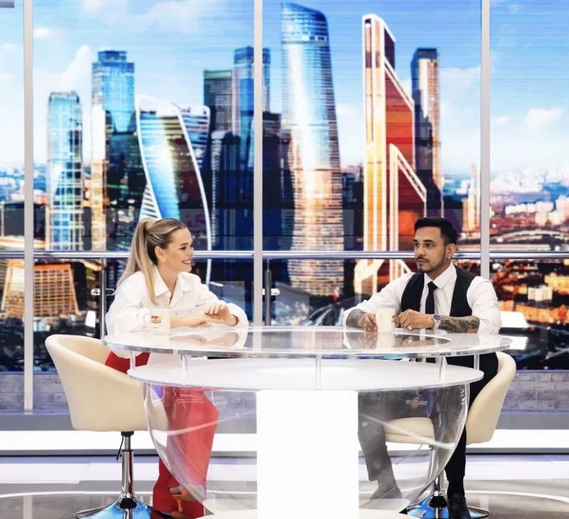 В шоу «УТРО. ТНТ» Натан рассказал, как работал над заглавной песней к сериалу «Постучись в мою дверь»