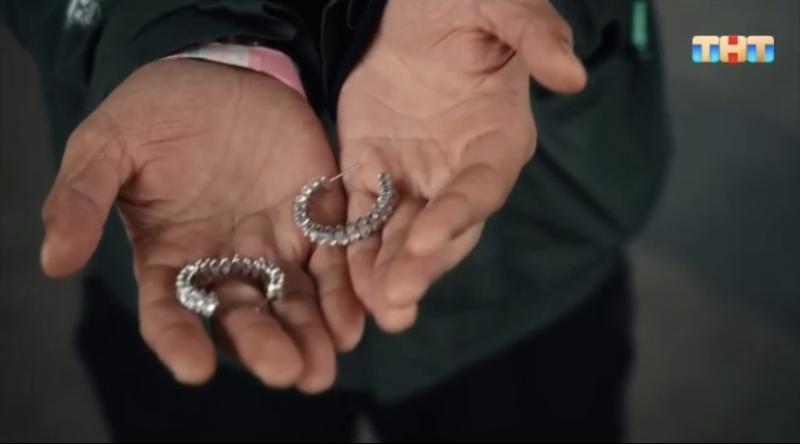 Мария Погребняк продала свое многомиллионное украшение, чтобы раздобыть денег на такси