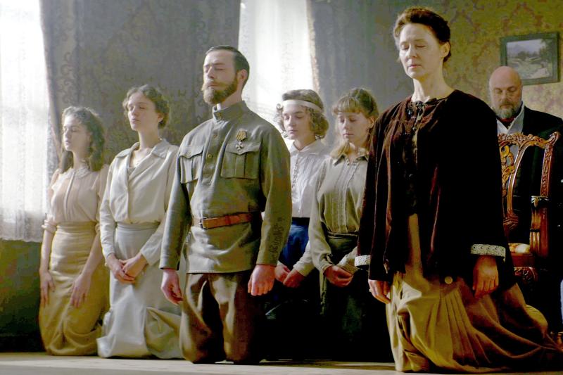 На PREMIER вышел фильм-расследование Сергея Минаева о поиске останков убитой царской семьи Романовых