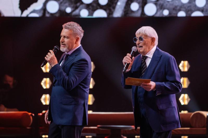 Николай Агутин получил на 90-летие набор панам на все случаи жизни от авторов хита про бобра