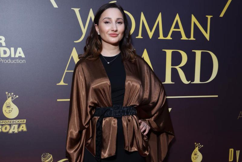 Скульптор красоты: Зухра Балакеримова завоевала приз на «WOMAN AWARD»