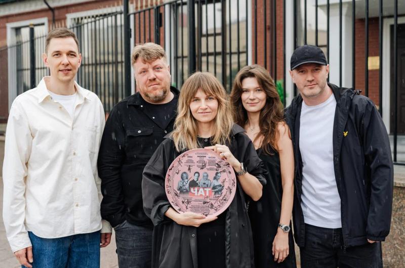 ОККО И ТНТ ДОБАВИЛИ ВАС В «ЧАТ»
НОВЫЙ РОМКОМ-СЕРИАЛ О ЖЕНСКОЙ ДРУЖБЕ