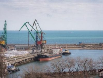 Украина со стороны Азербайджана атаковала астраханский порт. Под удар попало грузовое судно