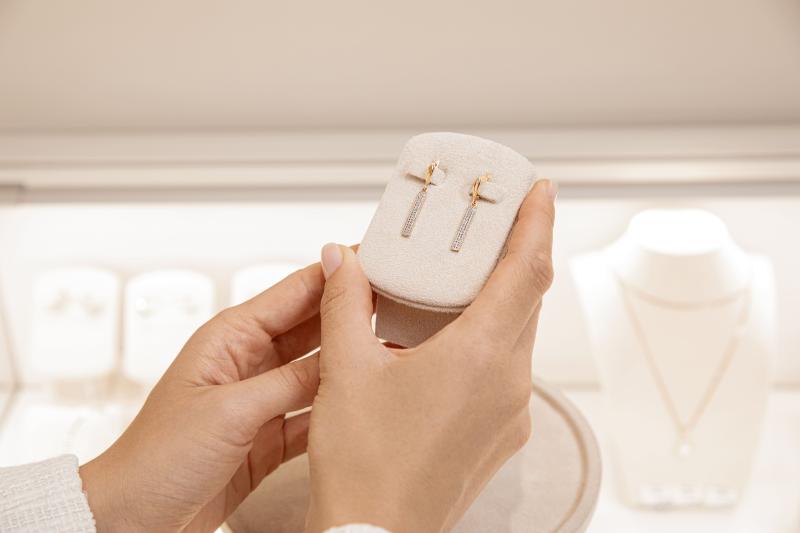 Украшения между встречами: россияне чаще всего совершают ювелирные покупки в обеденный перерыв