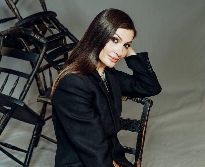 Ирина Йовович возвращает песню «Выключаем свет» в новом звучании