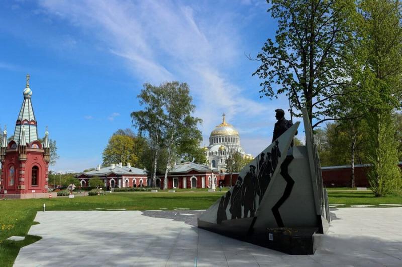 Летом выросла популярность трансферов на метеорах из Петергофа в Кронштадт