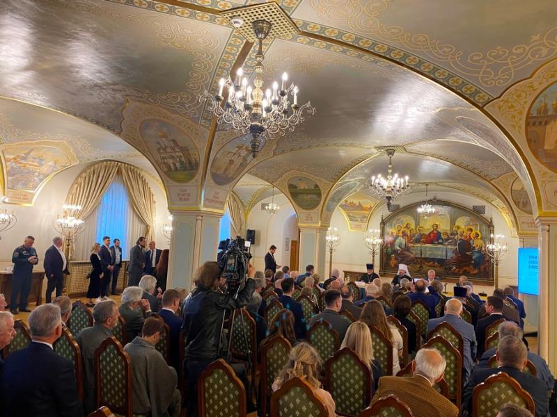 На презентации книги о Храме Христа Спасителя отметили заслуги Юрия Лужкова