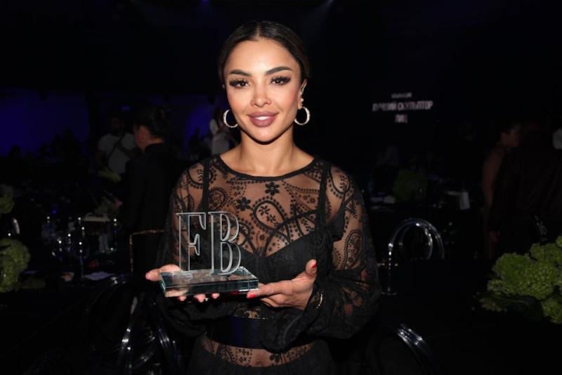 Мадина Осман стала лучшим хирургом по ринопластике на премии FB