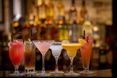 Гастроэнтеролог Садыков рассказал, как отличить похмелье от смертельно опасного состояния