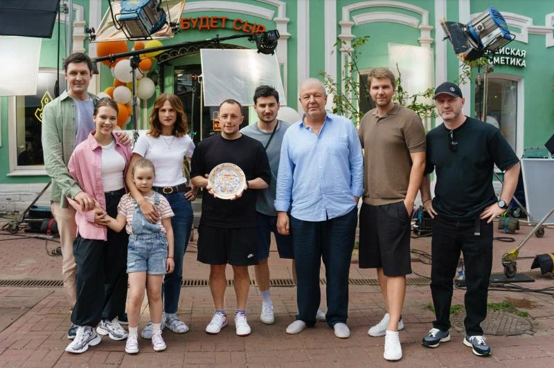 На ТНТ стартует семейная комедия «День семьи» с Александром Робаком и Марьяной Спивак