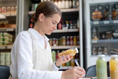 Новые ГОСТы детского питания: почему родителям стоит внимательнее читать состав